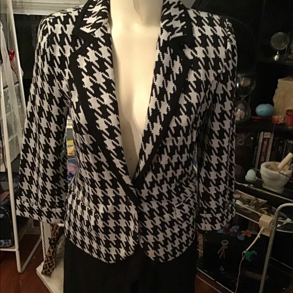 Blazer - Picture 2 of 6